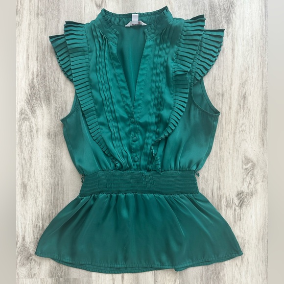 Candie's Green Sleeveless Ruffled Blouse - Picture 1 of 6